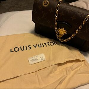 Great gift! Louis Vuitton Victoire Handbag
Monogram Canvas and Leather Brown